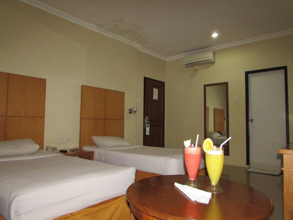 Hotel Wisata Palembang Buitenkant foto