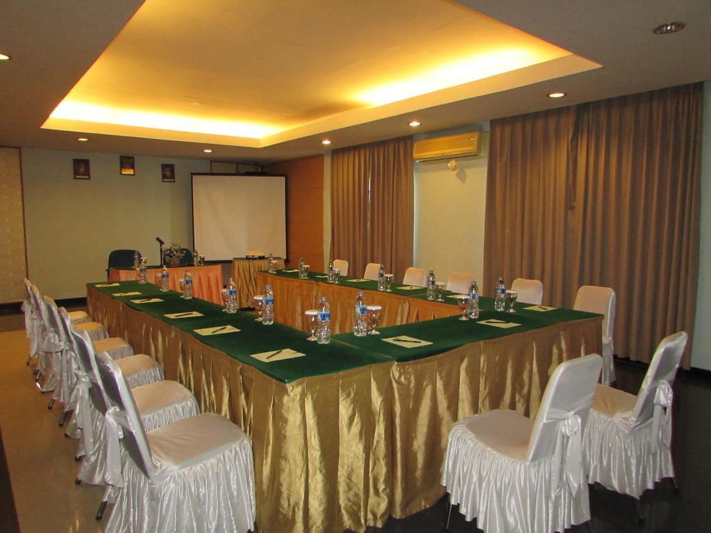 Hotel Wisata Palembang Buitenkant foto